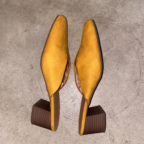 Universal Thread Mules - Picture 3 of 4